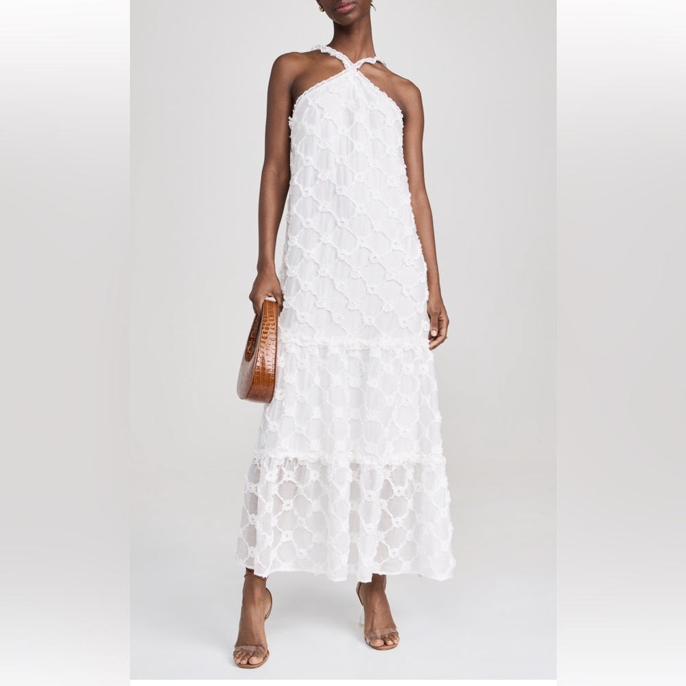 Elegant White Maxi Dress with Graceful Silhouette